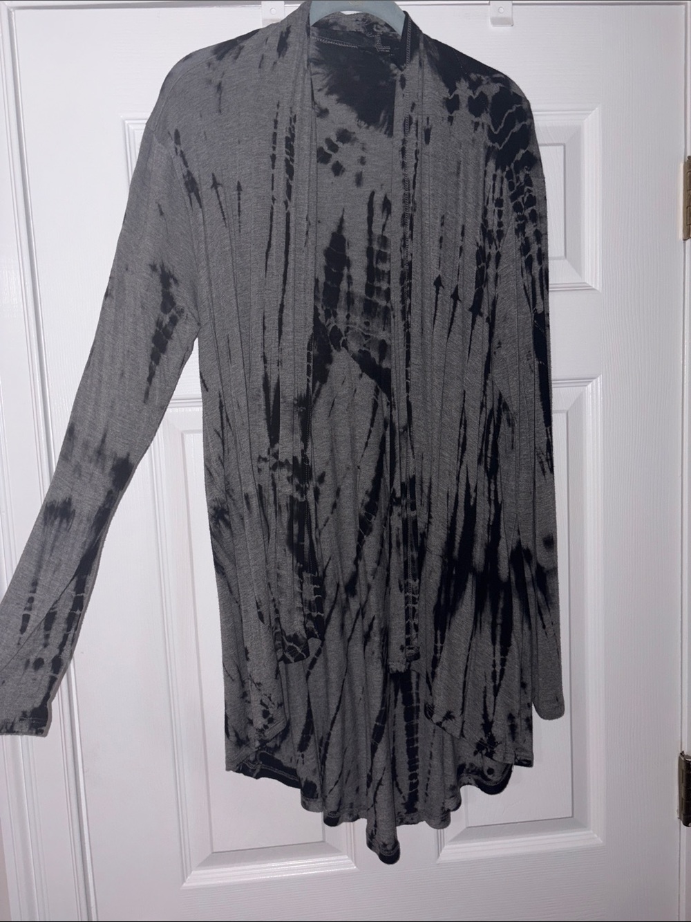 Gray & Black Tie-Dye Open Cardigan